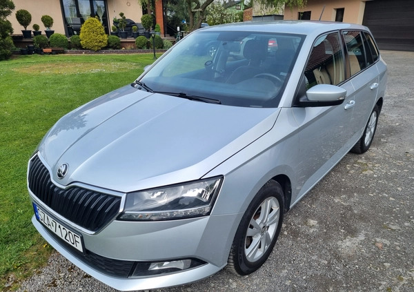 Skoda Fabia cena 32500 przebieg: 225000, rok produkcji 2019 z Poręba małe 121